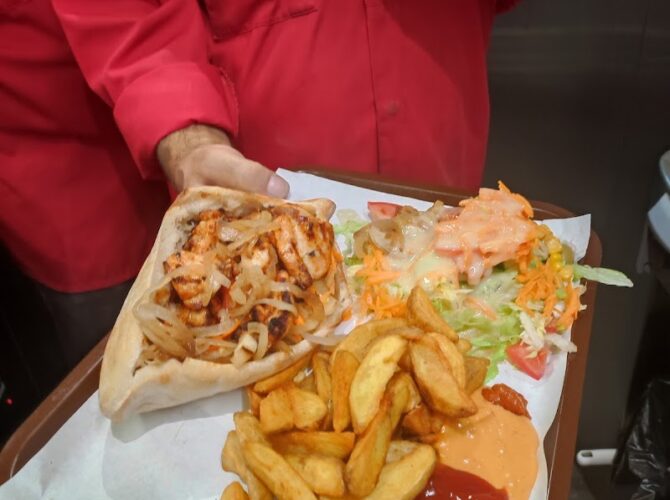 Restaurant Paris Aksu 93 à La Courneuve, France