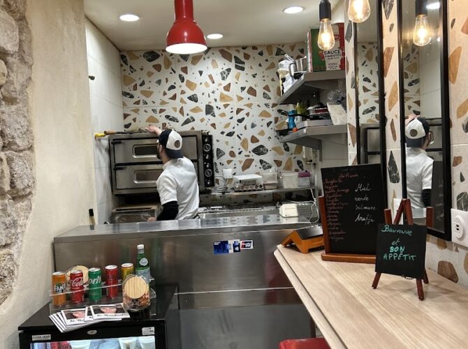 Restaurant Pizza artisanale au Marais, Paris 3 – 45 Rue de Turenne, Place des Vosges – Le Four du Marais, meilleure pizza de Paris. à Paris, France