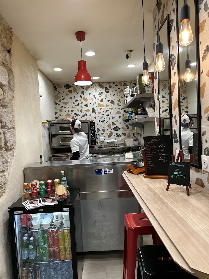 Restaurant Pizza artisanale au Marais, Paris 3 – 45 Rue de Turenne, Place des Vosges – Le Four du Marais, meilleure pizza de Paris. à Paris, France