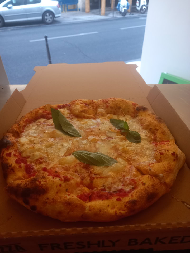 Restaurant Pizza artisanale au Marais, Paris 3 – 45 Rue de Turenne, Place des Vosges – Le Four du Marais, meilleure pizza de Paris. à Paris, France — photo 2