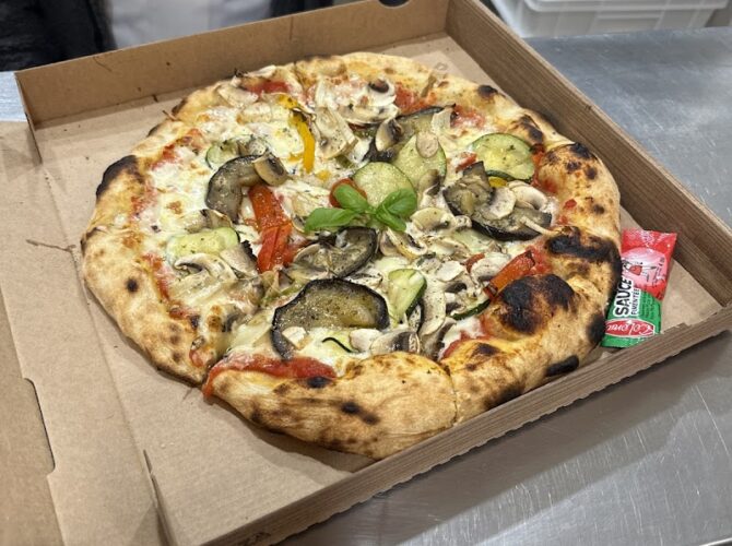 Restaurant Pizza artisanale au Marais, Paris 3 – 45 Rue de Turenne, Place des Vosges – Le Four du Marais, meilleure pizza de Paris. à Paris, France