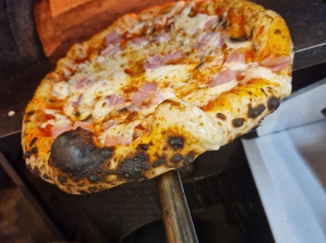 Restaurant Pizzeria Gemma. à Paris, France