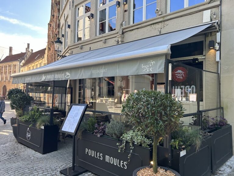 Restaurant Poules Moules à Bruges, Belgique — photo 1