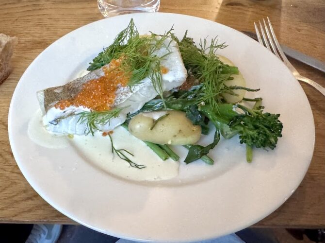 Restaurant La Colline à Paris, France