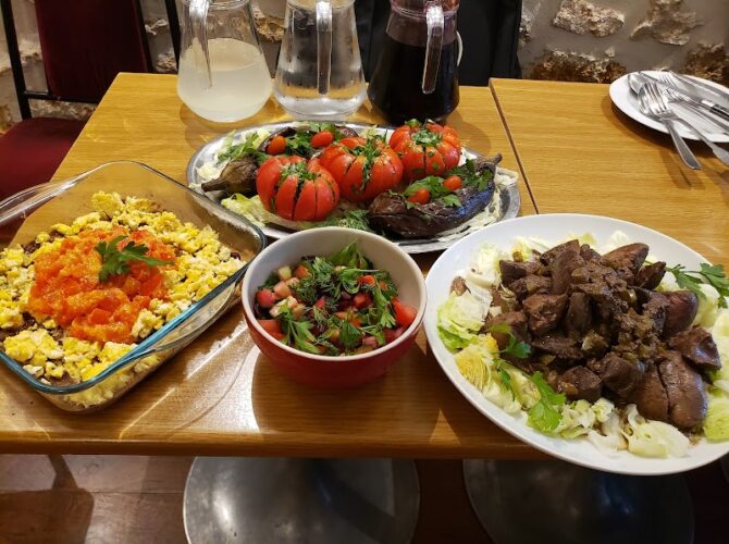 Restaurant Saint Cyrille à Paris, France