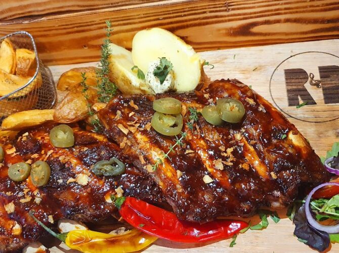 Restaurant Rnb Ribbs and Burgers Forest National à Forest, Belgique