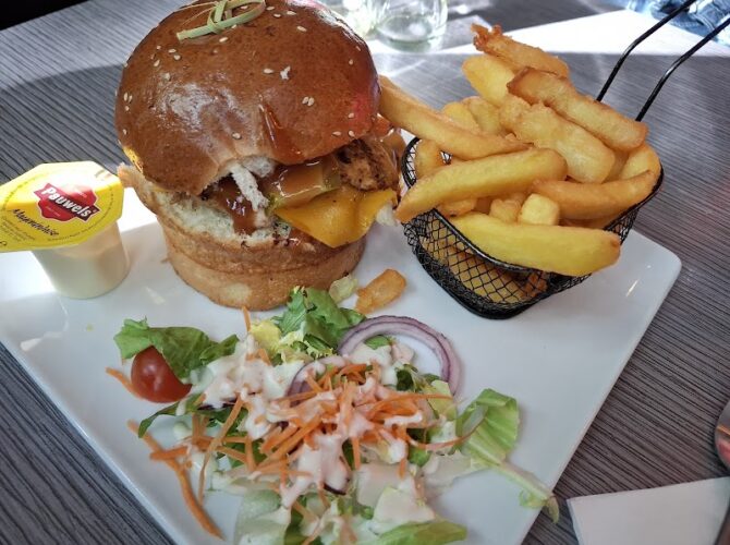 Restaurant Rnb Ribbs and Burgers Forest National à Forest, Belgique