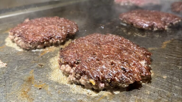 SAMY’S BBQ BURGER 18