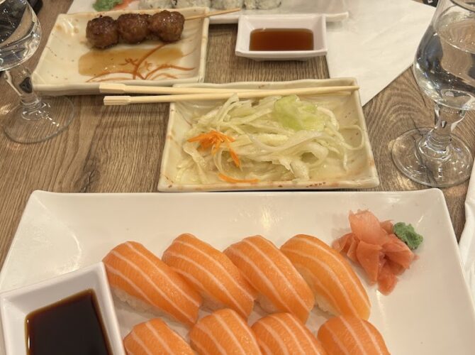 Restaurant Sushi Room Amelot à Paris, France