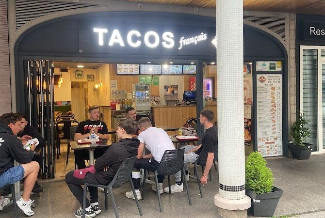 Restaurant Tacos Francais(French Wraps) à Ermont, France