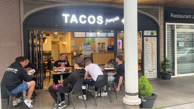 Restaurant Tacos Francais(French Wraps) à Ermont, France