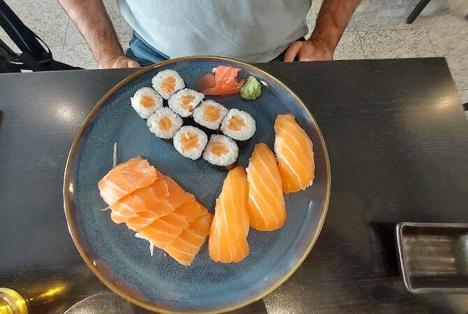 Restaurant Tokyo Sakanaya ( rue guy moquet ) à Paris, France