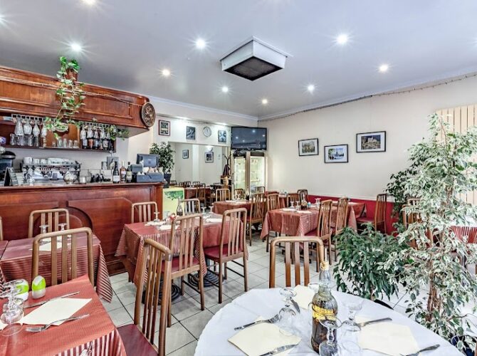 Restaurant Tra Amici à Paris, France