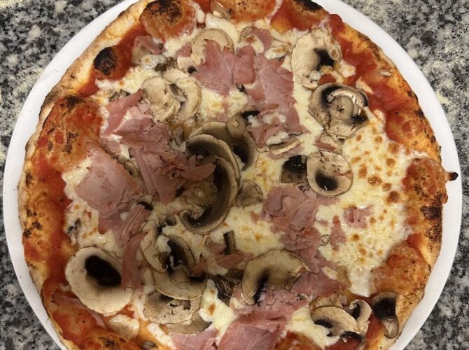 Restaurant Tra Amici à Paris, France