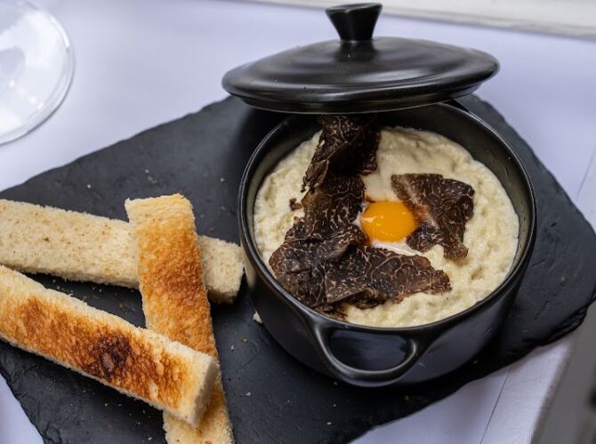 Restaurant Truffes Folies (rue du Berri) à Paris, France