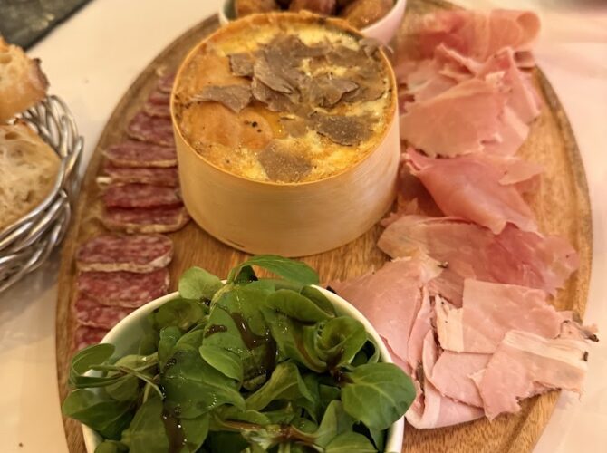 Restaurant Truffes Folies (rue Malar) à Paris, France