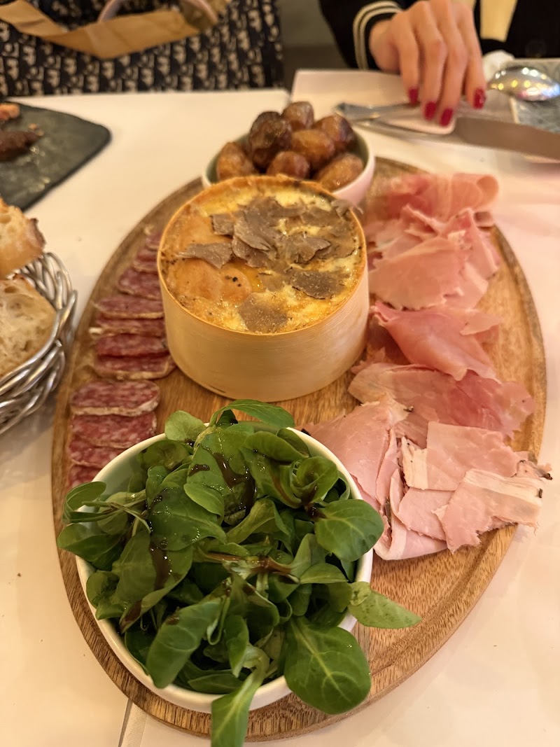 Restaurant Truffes Folies (rue Malar) à Paris, France — photo 2