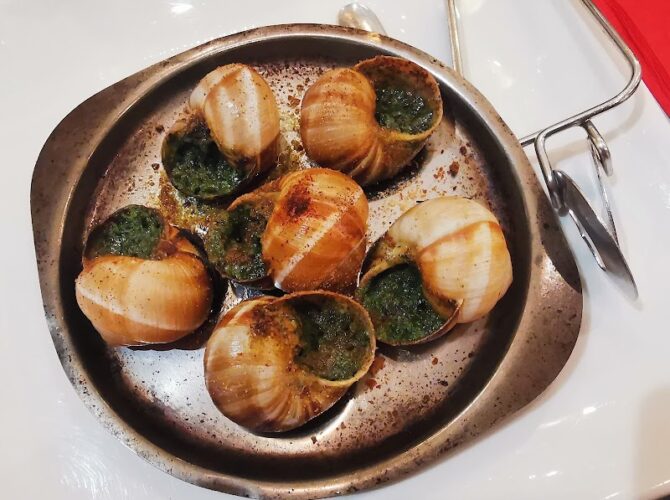 Restaurant Virgule à Paris, France