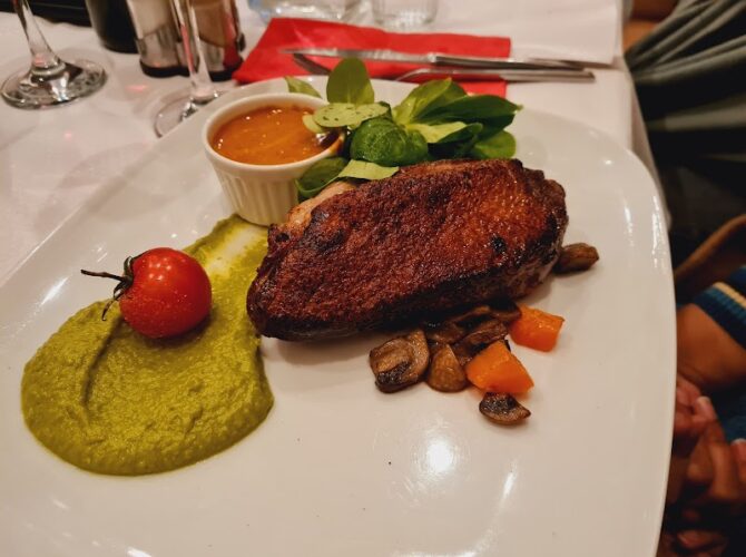 Restaurant Virgule à Paris, France