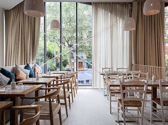 Yaya Secrétan – Restaurant méditerranéen & terrasse par Juan Arbelaez à Paris, France