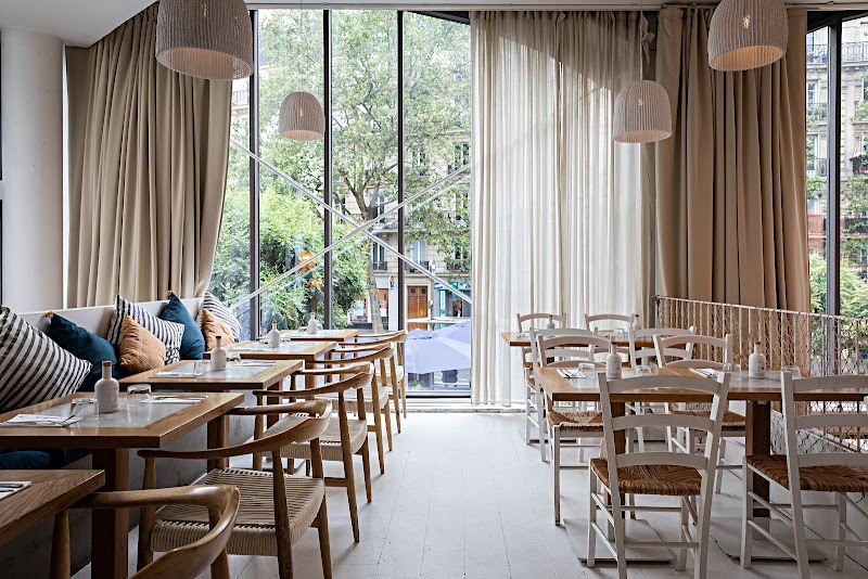 Yaya Secrétan – Restaurant méditerranéen & terrasse par Juan Arbelaez à Paris, France