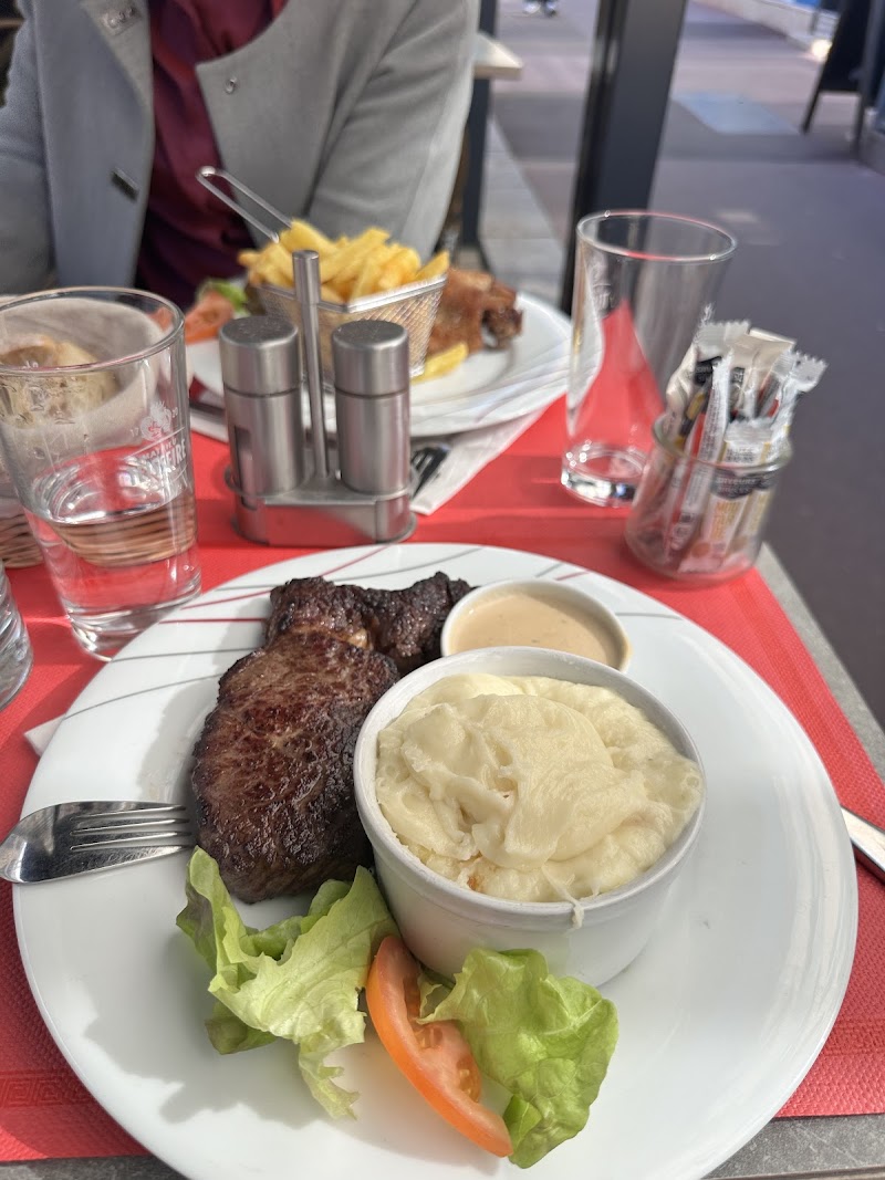 Restaurant Au Bon Accueil à Saint-Germain-en-Laye, France — photo 2