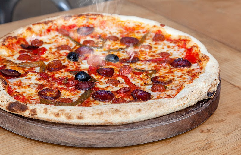 Restaurant Au comptoir à pizza à Nîmes, France — photo 2