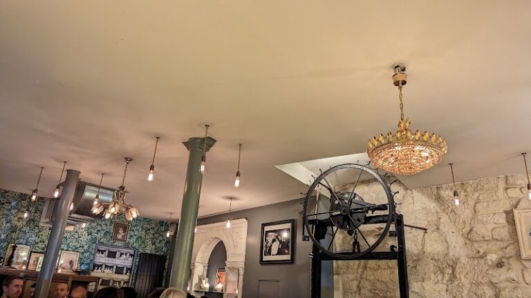 Restaurant Chez Mademoiselle à Paris, France — photo 1