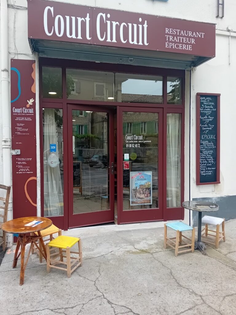 Restaurant Court Circuit à Saint-Rémy-de-Provence, France — photo 1