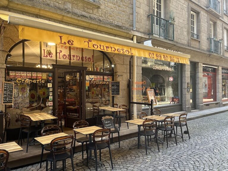 Restaurant Crêperie Le Tournesol à Saint-Malo, France — photo 1