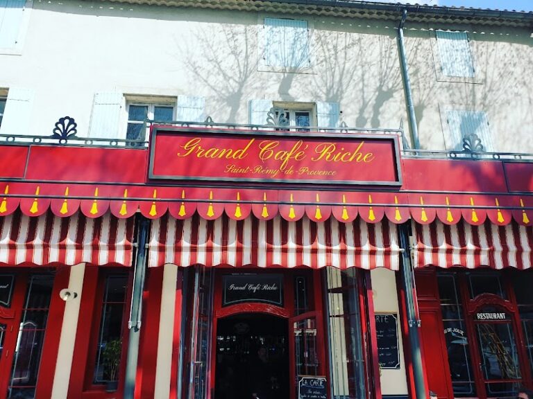 Restaurant Grand Café Riche à Saint-Rémy-de-Provence, France — photo 1