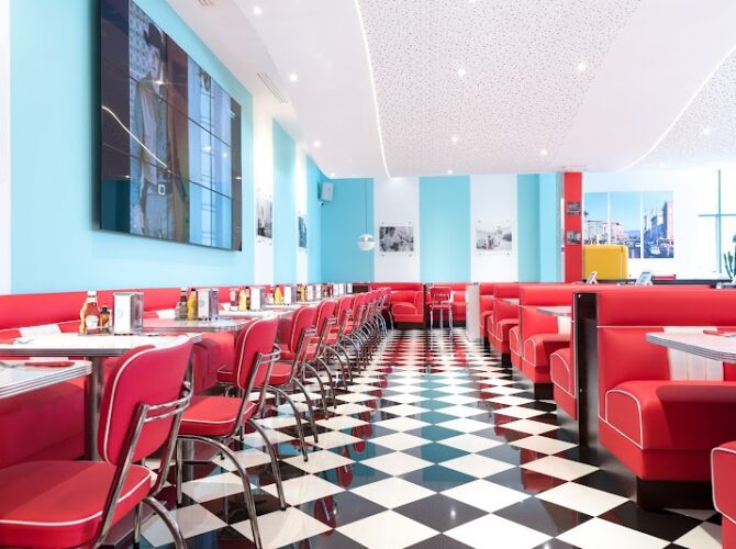 Restaurant Holly’s Diner à Quetigny, France