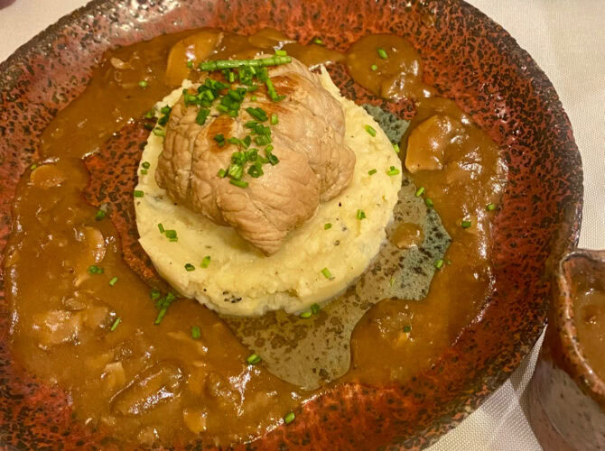 Restaurant Les Roses Blanches à Inchy, France