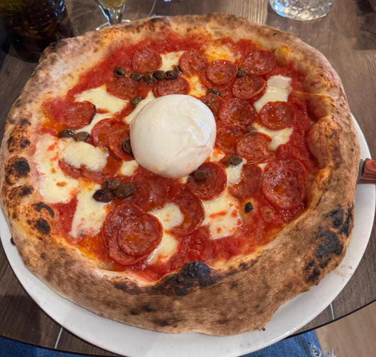 Pizza diavola burrata – Laurina – France – Thionville Pizza diavola burrata – Laurina – France – Thionville