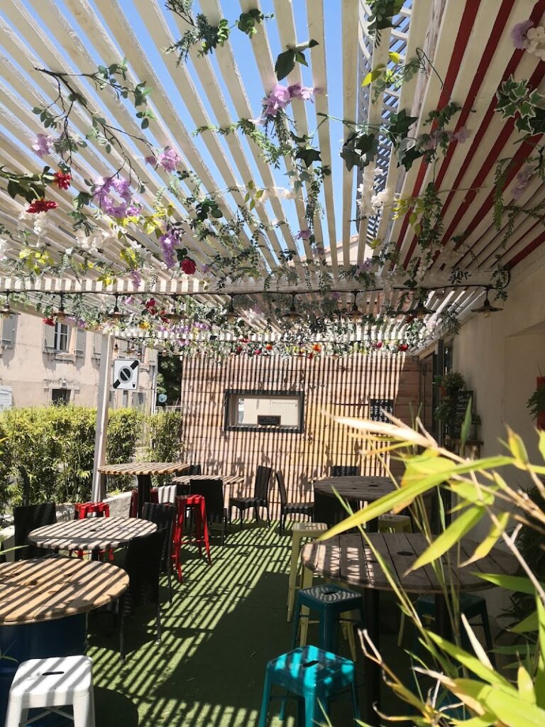Restaurant La cantine des grands à Saint-Rémy-de-Provence, France — photo 1