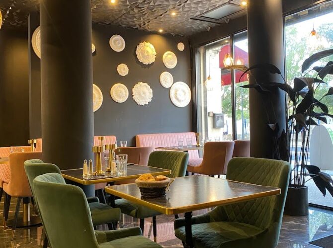 Restaurant La Parisienne à Nîmes, France