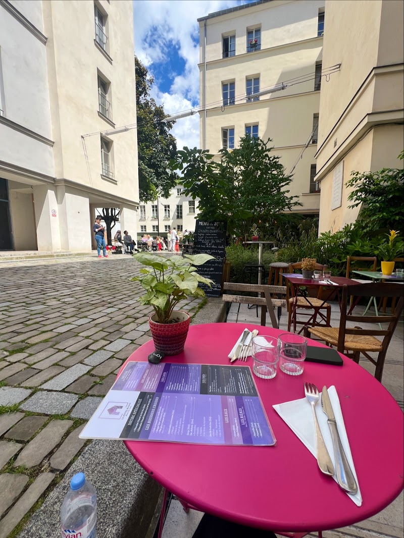 Restaurant La Petite Maison Dans La Cour à Paris, France — photo 3