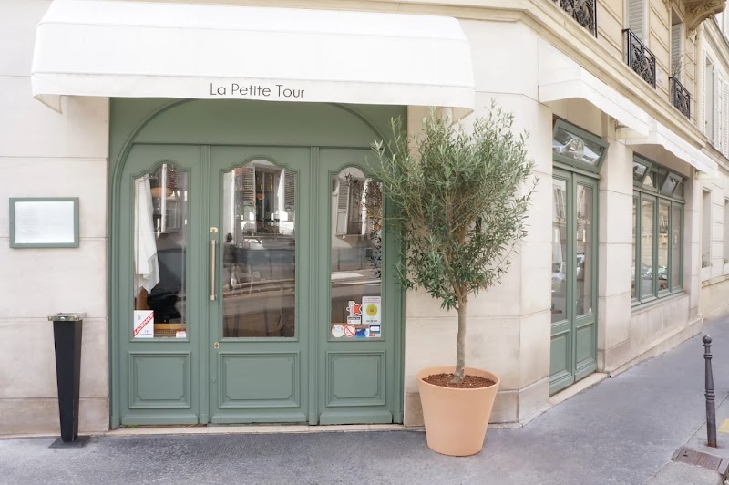 Restaurant La Petite Tour à Paris, France — photo 2