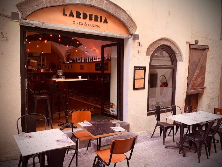 Larderia