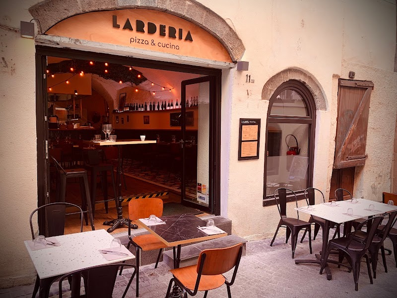 Larderia