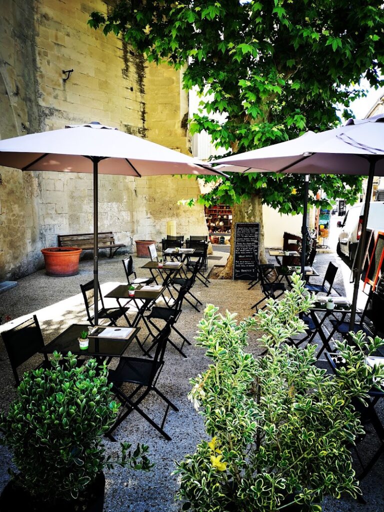 Restaurant Le Goustarou à Saint-Rémy-de-Provence, France — photo 1