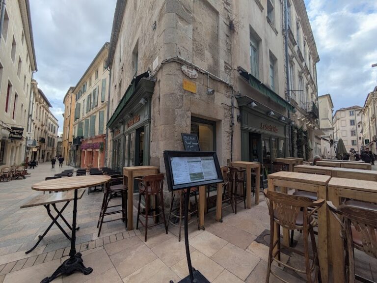 Restaurant Le Petit Mas à Nîmes, France — photo 1