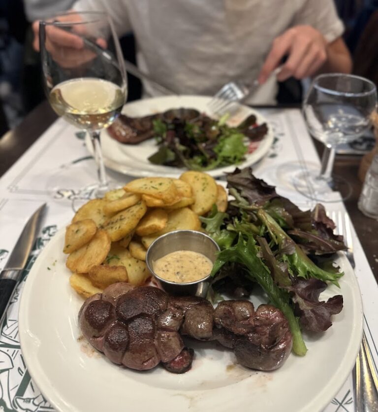 Restaurant LE PETIT VILLIERS à Paris, France