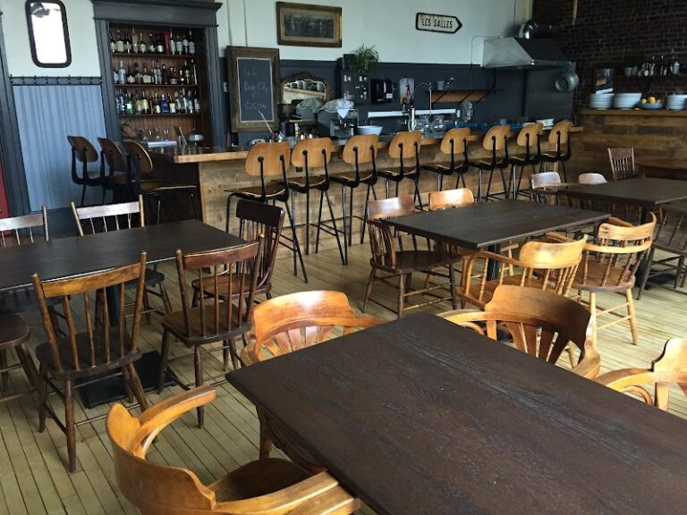 Restaurant Les Brumes du Coude à Moncton, Canada — photo 1