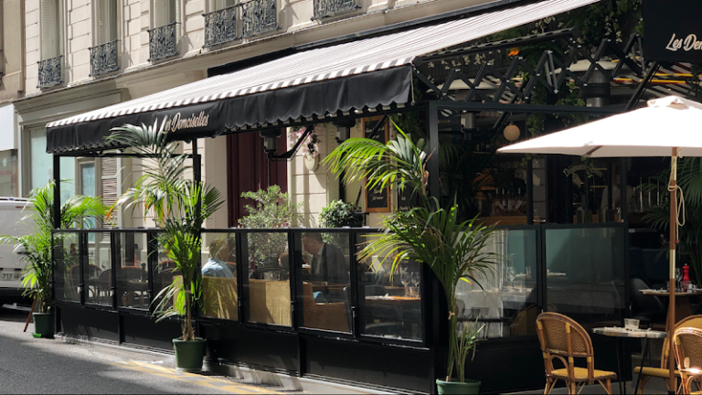 Les Demoiselles Restaurant Paris 17eme à Paris, France — photo 1