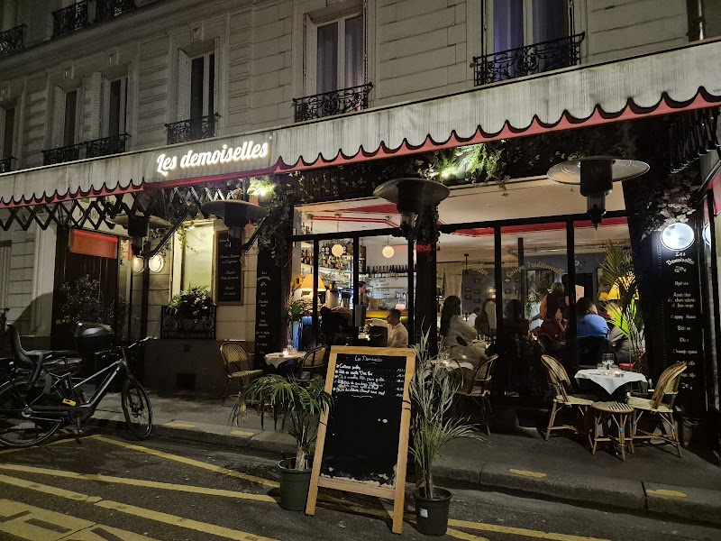 Les Demoiselles Restaurant Paris 17eme à Paris, France — photo 2
