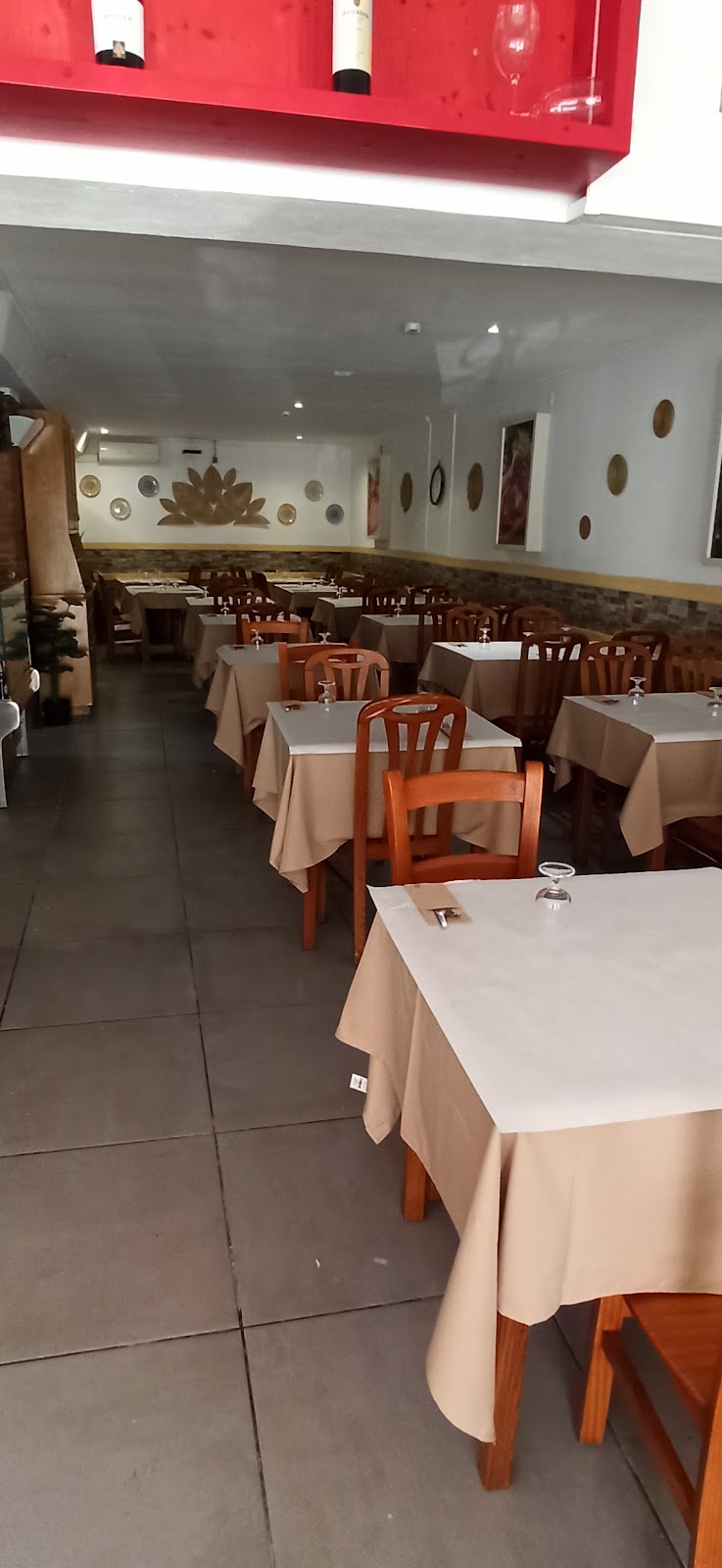 O tradicional Restaurante / Churrasqueira à Algoz, Portugal — photo 1