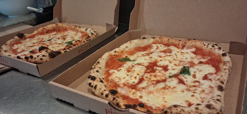 Restaurant O’ Vesuvio gusto napoletano à Nîmes, France — photo 3