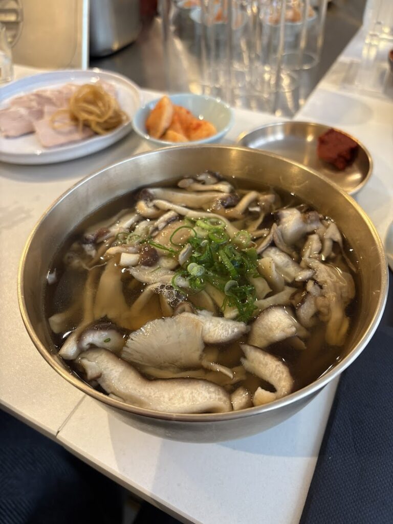 Restaurant Okdongsik à Paris, France
