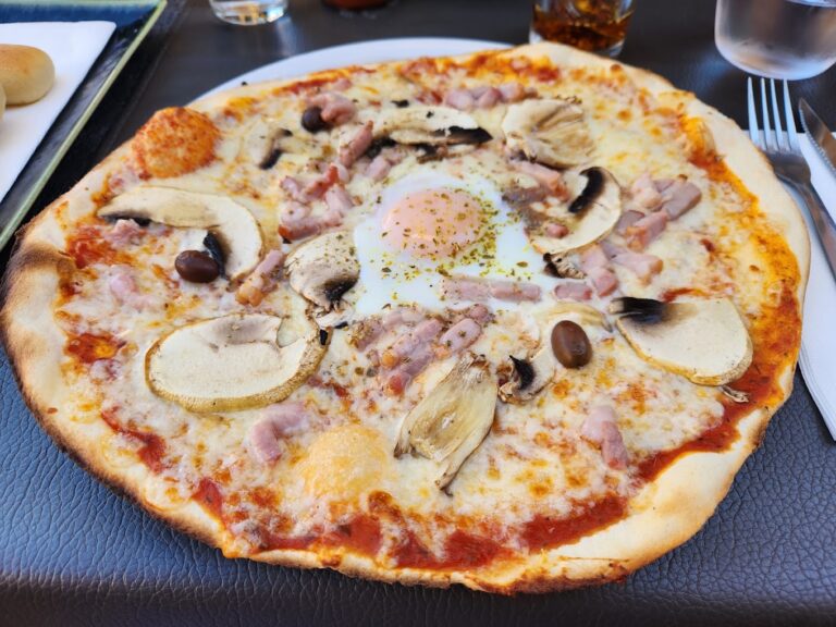 Restaurant Pizzeria le Vulcano à Menton, France
